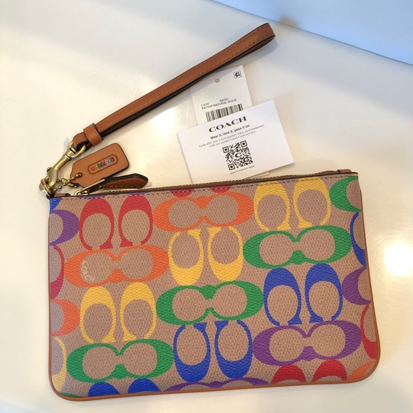 🌈 NWT Coah Small Wristlet In Rainbow Signature Canvas - Brass/Tan Natural Multi - Picture 1 of 8
